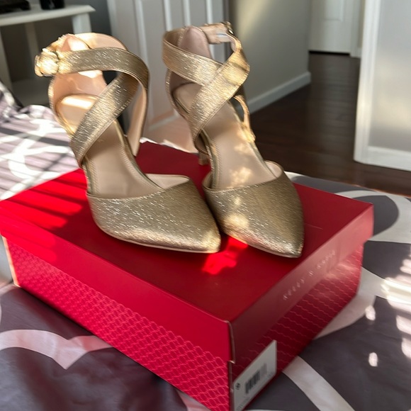 Women’s Kelly & Kate Gold Shoes - Picture 1 of 5